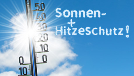 Jetzt aktiv werden gegen Hautkrebs und Überhitzung. Blauer Himmel mit gleißender Sonne und Thermometer, Wolken bilden Worte "Sonnen- und Hitzeschutz"