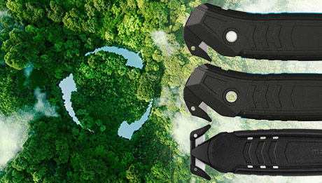 Die neue Eco-Serie von Martor Drei schwarze Sicherheitsmesser vor Wald von oben mit Recyclingzeichen