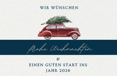 Frohe Weihnachten Weihnachtsmotiv mit einem roten Auto, auf dem ein Weihnachtsbaum befestigt ist, dazu Text mit Weihnachtsgrüßen