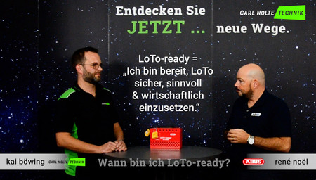 2 Männer vor Hintergrund mit Weltall-Motiv, Text mit deren Namen und Text "LoTo-ready bedeutet Ich bin bereit, LoTo sicher, sinnvoll und wirtschaftlich einzusetzen""