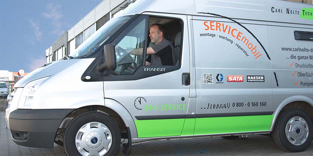 Servicefahrzeug Druckluftttechnik der Carl Nolte Technik vor dem Firmengebäude