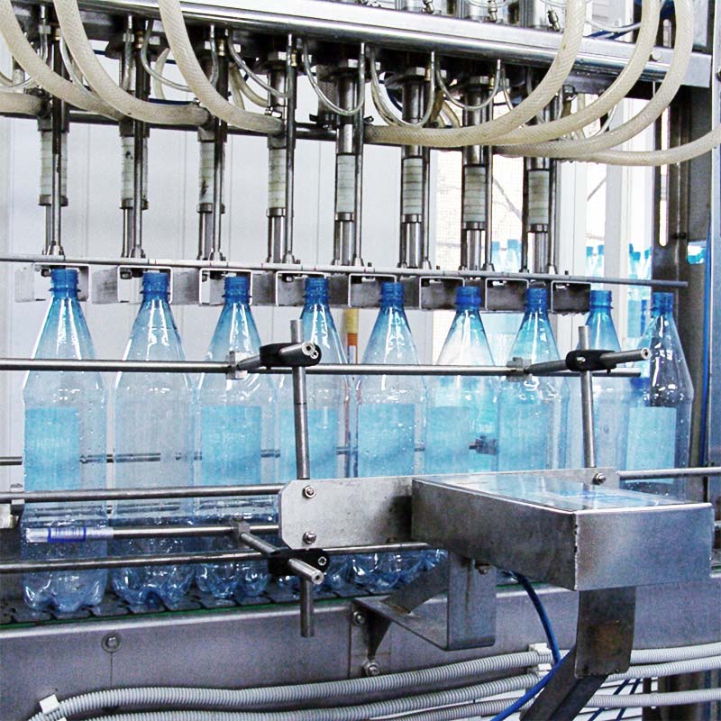 Flaschenabfüllung mit Schläuchen Flaschenabfüllung mit Schläuchen